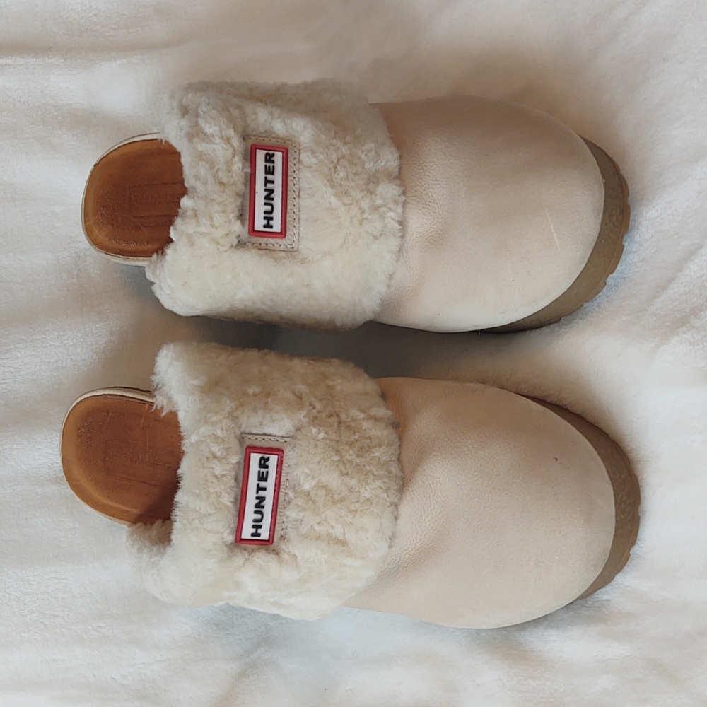 Hunter tan leather & sheepskin clog size 9
